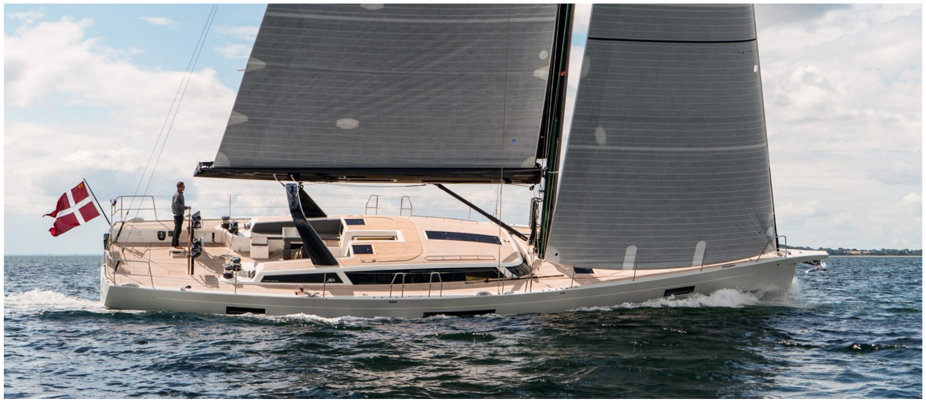 X6-5 boat under sejl
